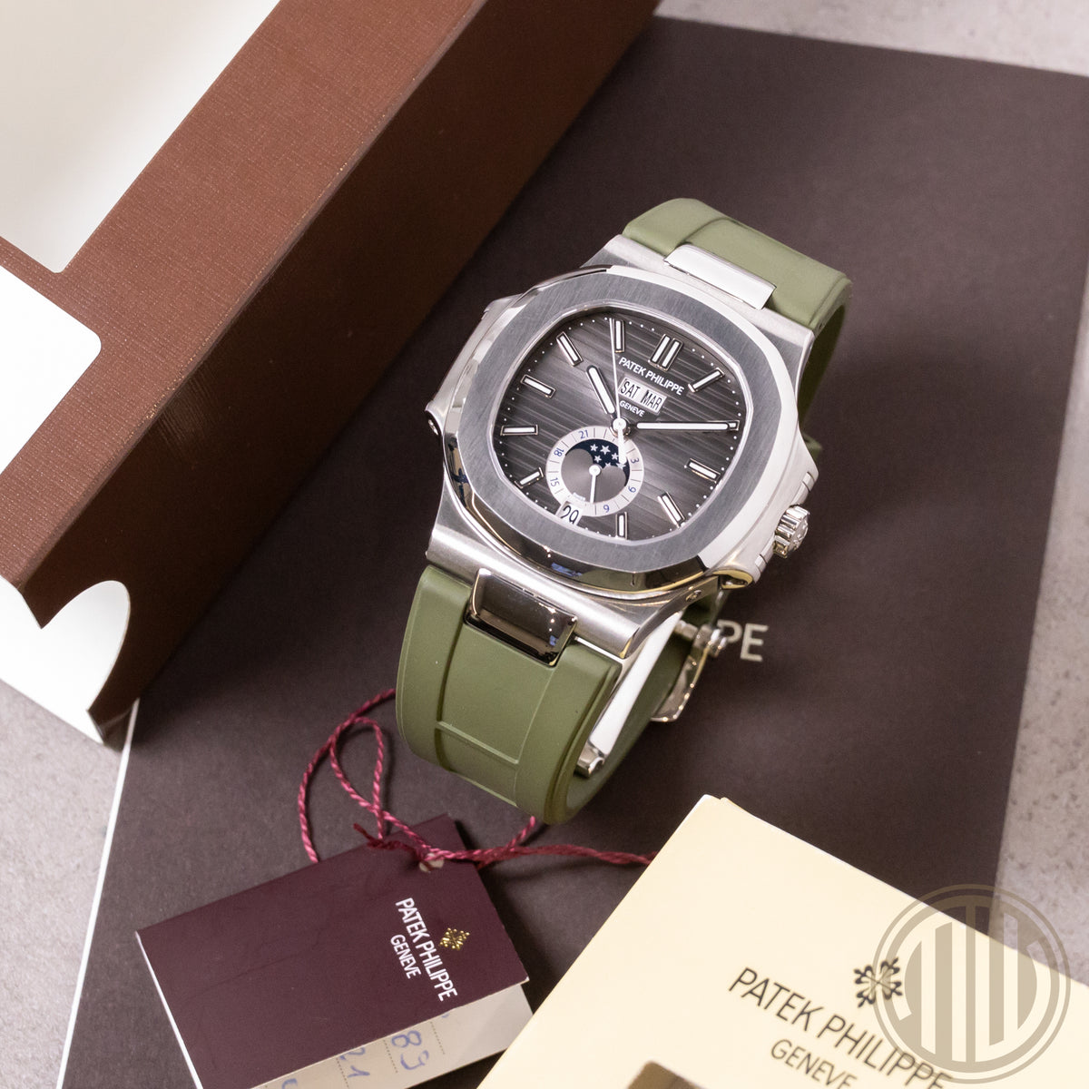 Patek Philippe Nautilus Annual Calendar | New Patek-Service | Box and Papers | 2011