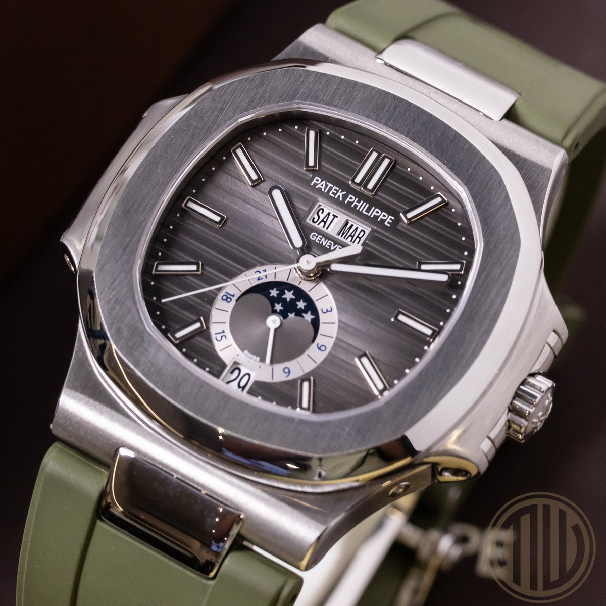 Patek Philippe Nautilus Annual Calendar | New Patek-Service | Box and Papers | 2011