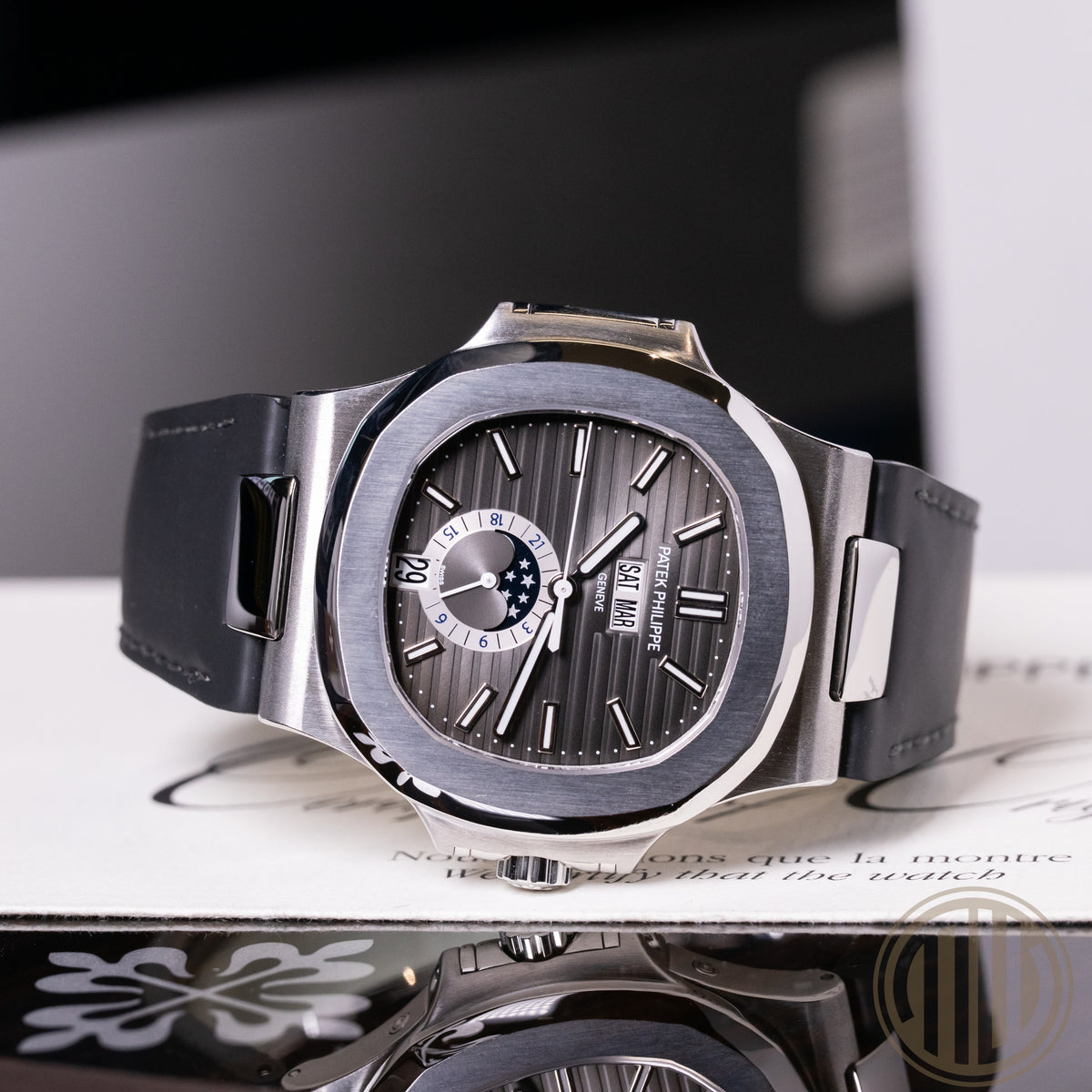 Patek Philippe Nautilus Annual Calendar | New Patek-Service | Box and Papers | 2011