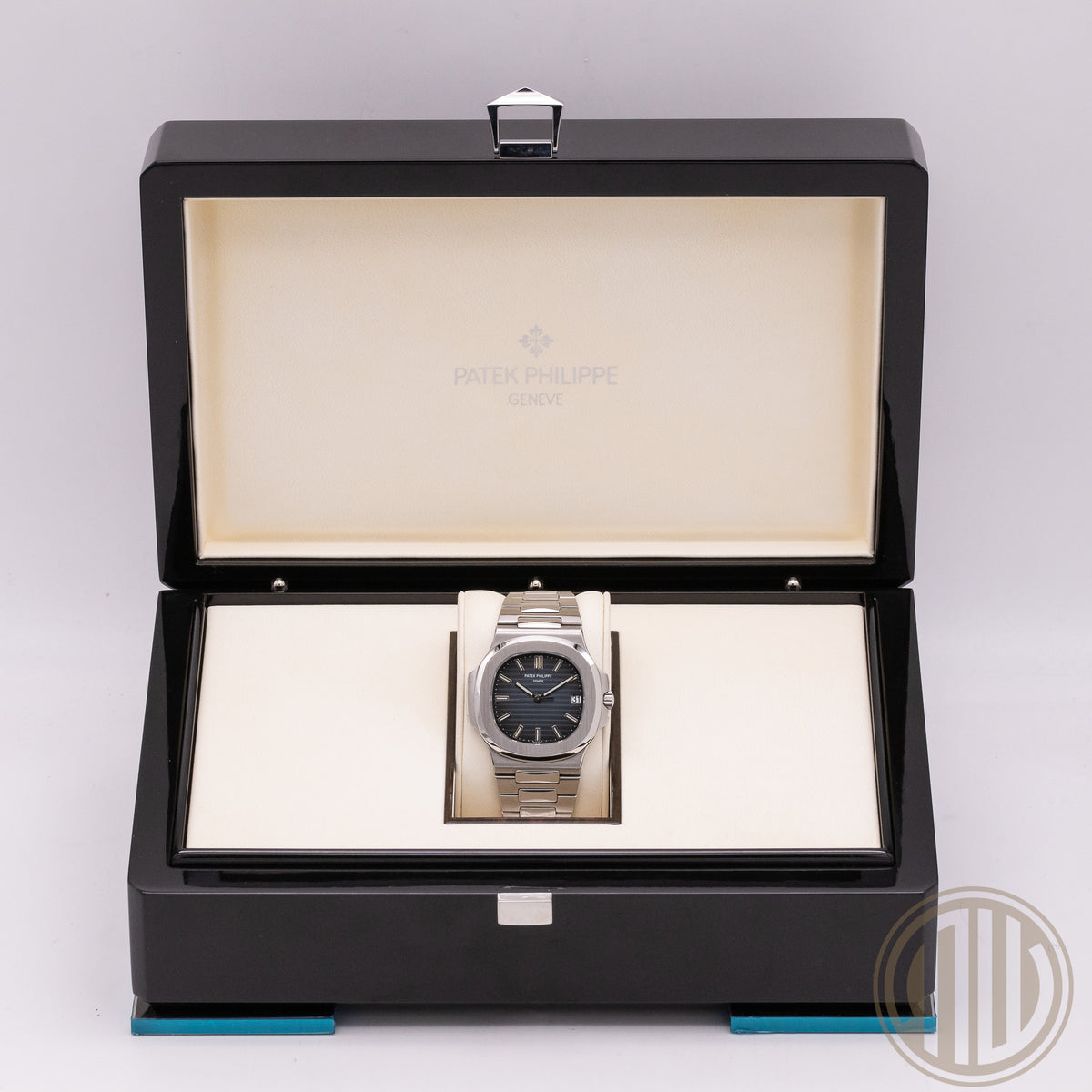 Patek Philippe Nautilus Blue Dial | German Watch | Box and Papers | 2008