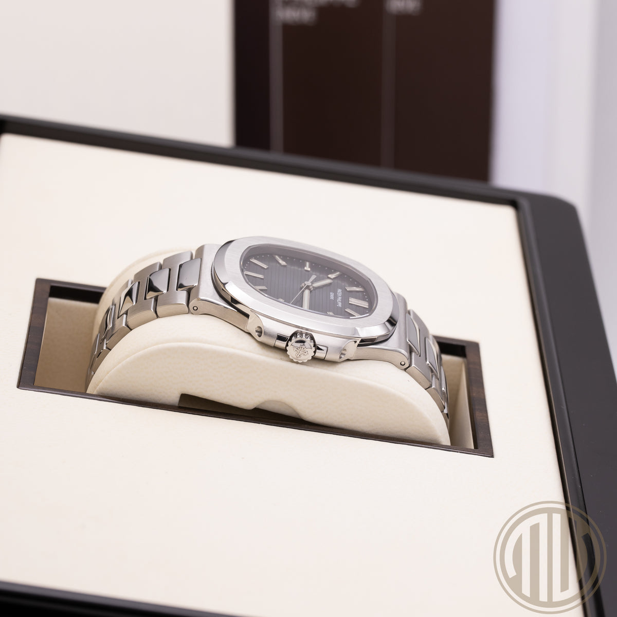 Patek Philippe Nautilus Blue Dial | German Watch | Box and Papers | 2008