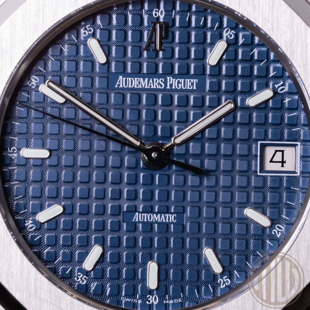 Audemars Piguet Royal Oak Blue Dial | New AP-Service | Box and Papers | 2003