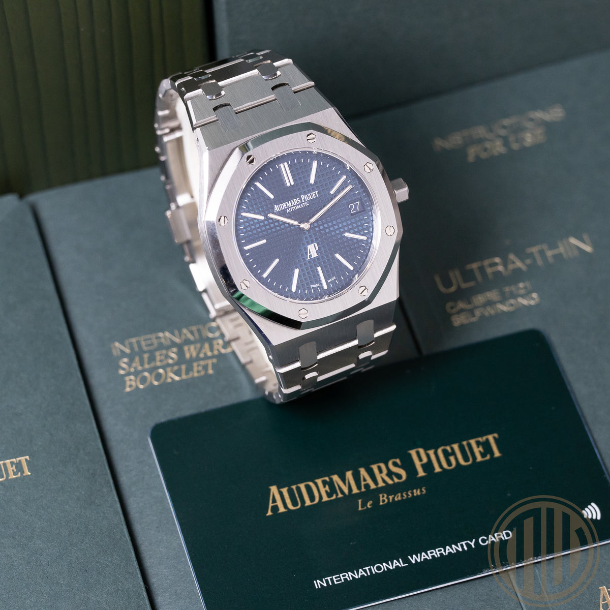 Audemars Piguet Royal Oak Jumbo "jumbo" Extra-thin 50th Anniversary | Blue Dial | Box and Papers | 2022
