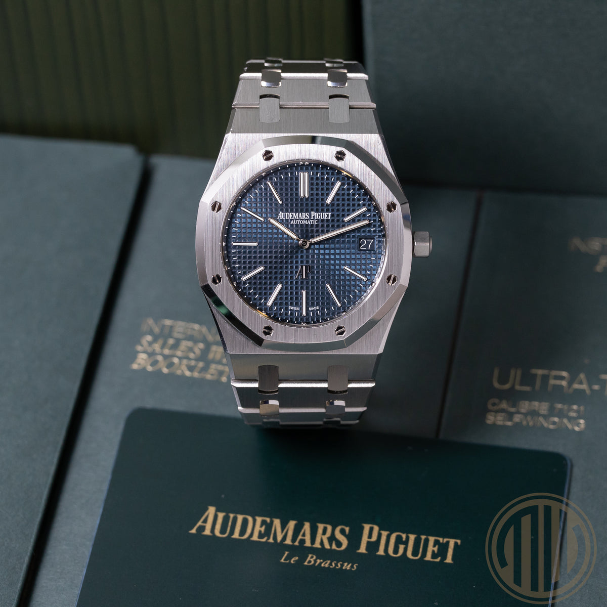 Audemars Piguet Royal Oak Jumbo "jumbo" Extra-thin 50th Anniversary | Blue Dial | Box and Papers | 2022