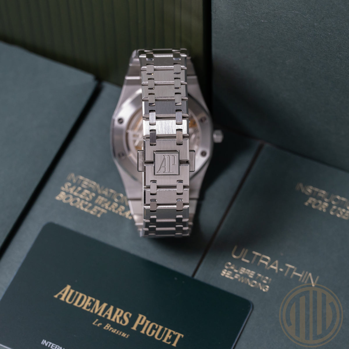 Audemars Piguet Royal Oak Jumbo "jumbo" Extra-thin 50th Anniversary | Blue Dial | Box and Papers | 2022