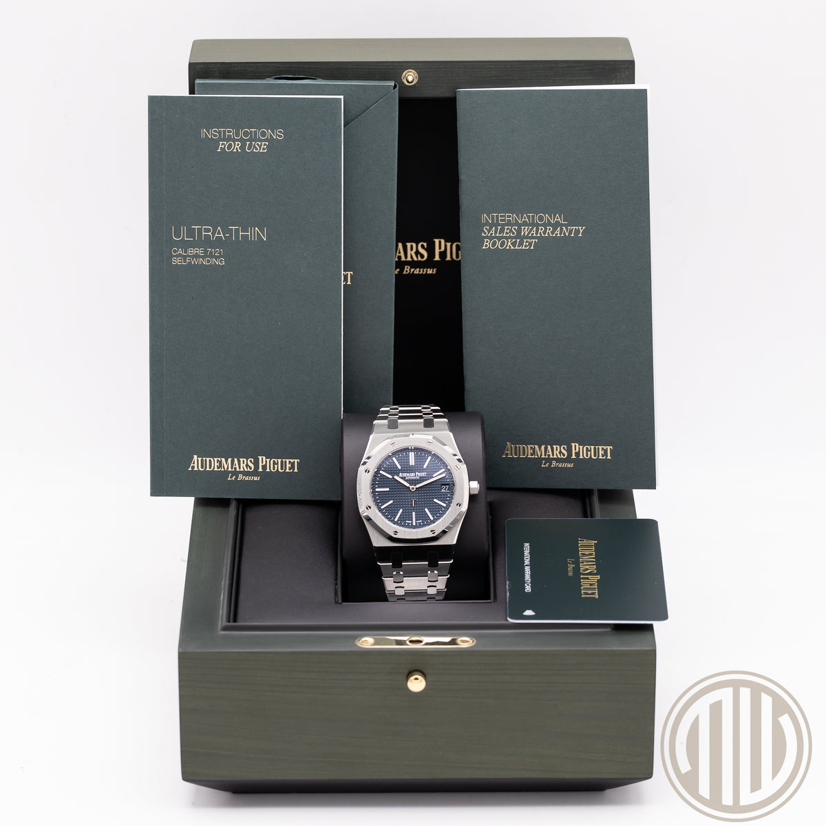 Audemars Piguet Royal Oak Jumbo "jumbo" Extra-thin 50th Anniversary | Blue Dial | Box and Papers | 2022