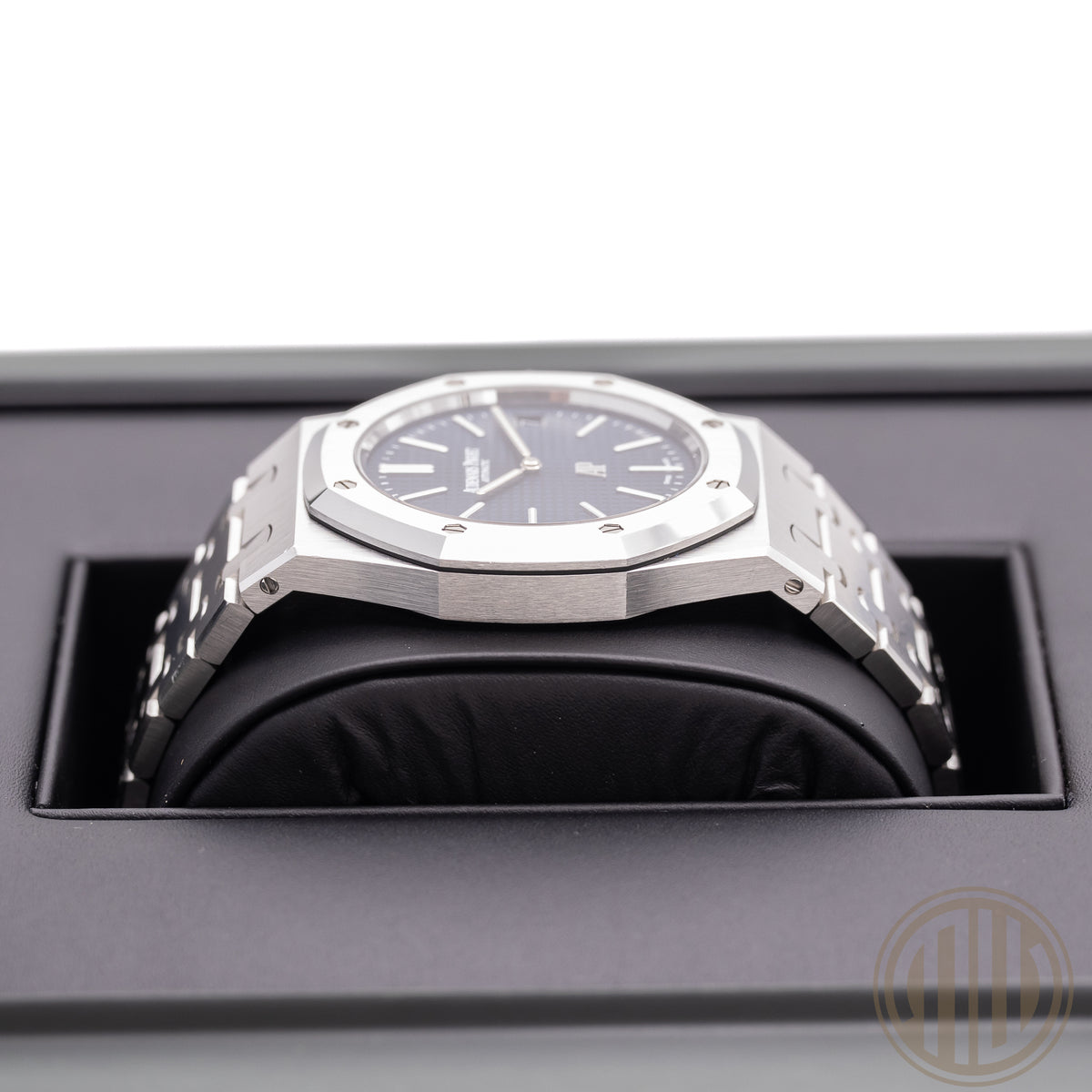 Audemars Piguet Royal Oak Jumbo "jumbo" Extra-thin 50th Anniversary | Blue Dial | Box and Papers | 2022