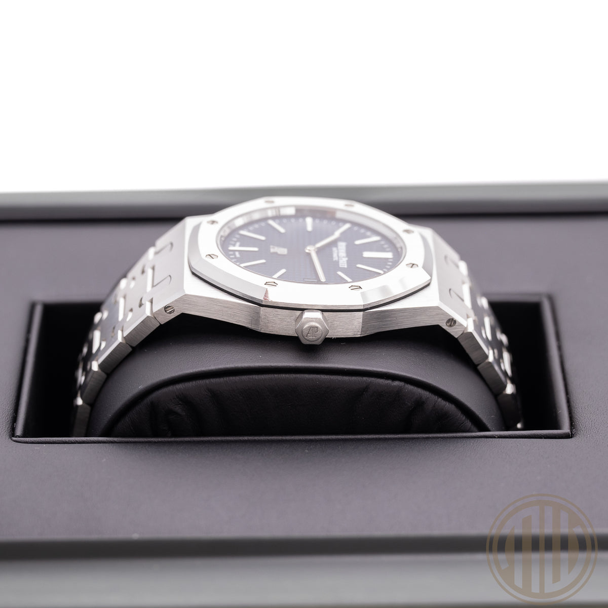 Audemars Piguet Royal Oak Jumbo "jumbo" Extra-thin 50th Anniversary | Blue Dial | Box and Papers | 2022