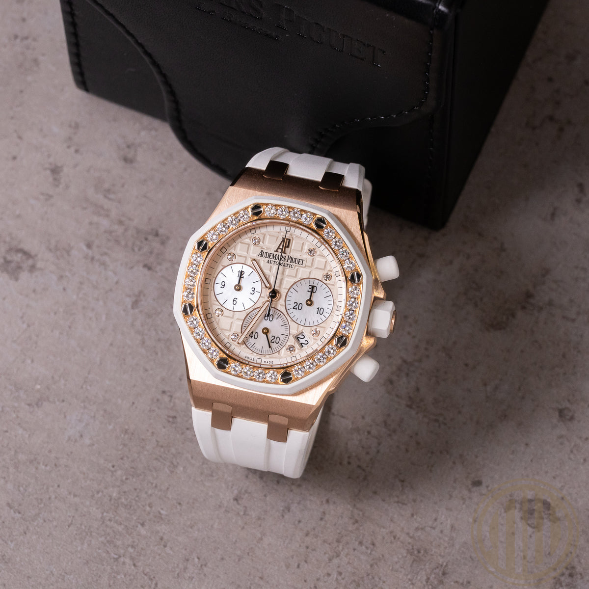Audemars Piguet Royal Oak Offshore Lady Factory Diamonds | 18kt Roségold | AP-Extract