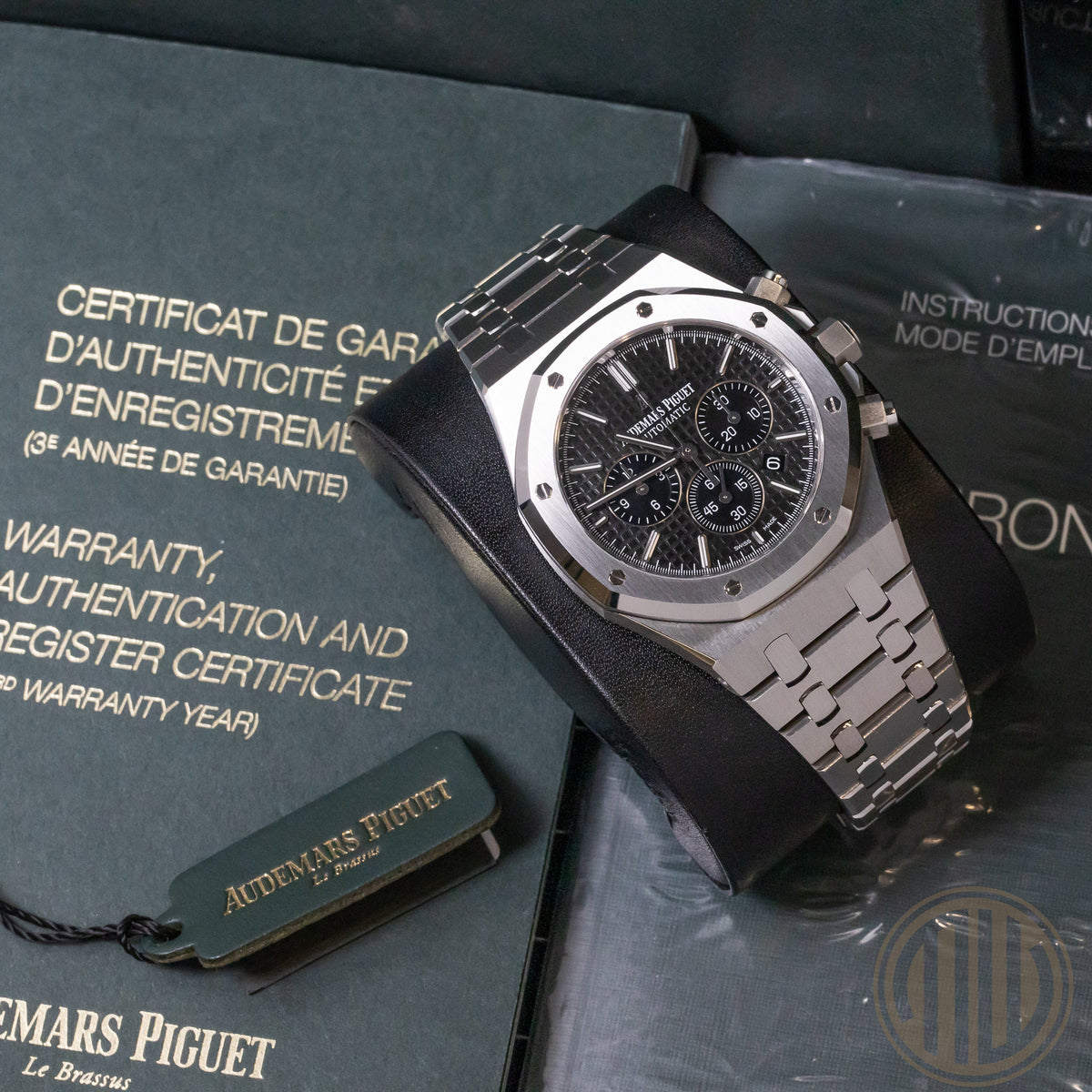 Audemars Piguet Royal Oak Chronograph Black Dial | New Service | German Watch | Box and Papers