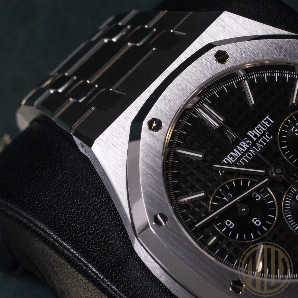 Audemars Piguet Royal Oak Chronograph Black Dial | New Service | German Watch | Box and Papers