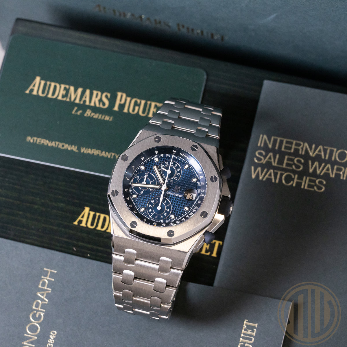 Audemars Piguet Royal Oak Offshore Chronograph "Beast" | Blue Dial | AP-Warranty | Box and Papers | 2020