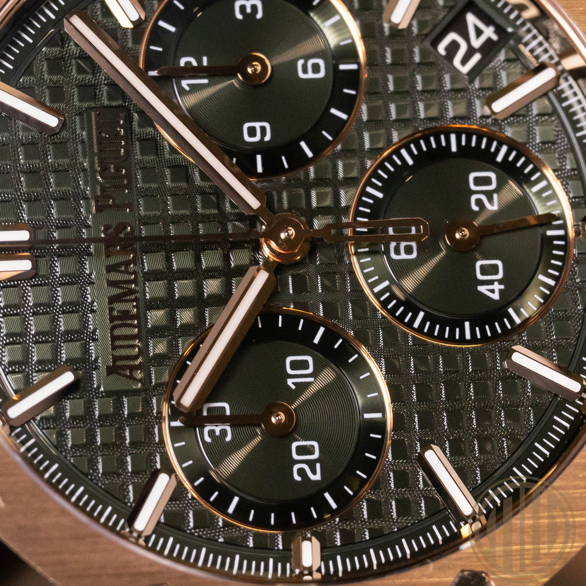 Audemars Piguet Royal Oak Green Dial | 18kt Roségold | Box and Papers | 2023