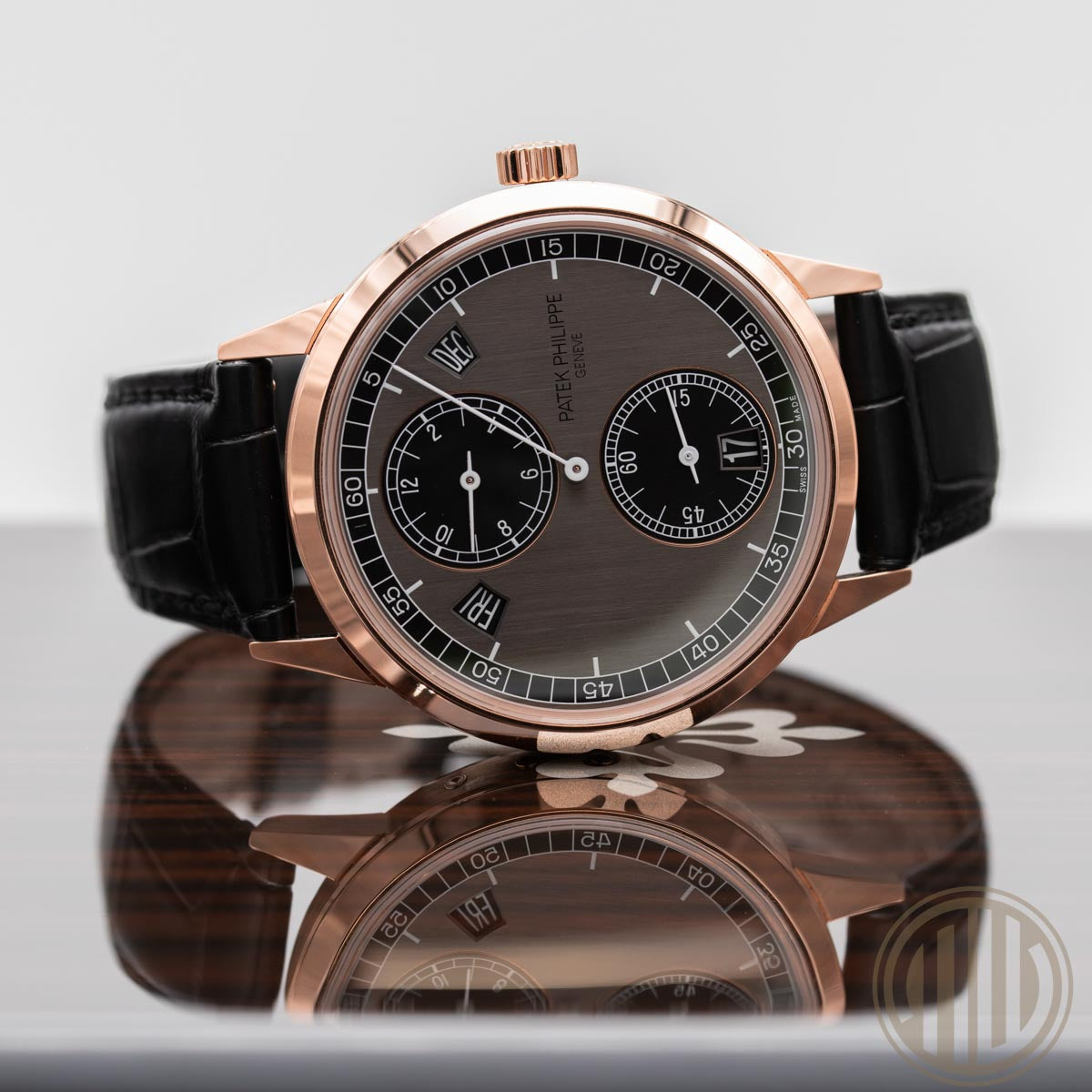 Patek Philippe Annual Calendar | Rose gold | Box and Papers | 2021 | 5235/50R-001