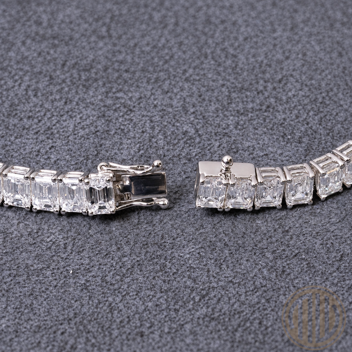 Emerald Cut Diamond Bracelet & Ring – 20,51 ct Natural Diamonds | F/VS | 750 White Gold