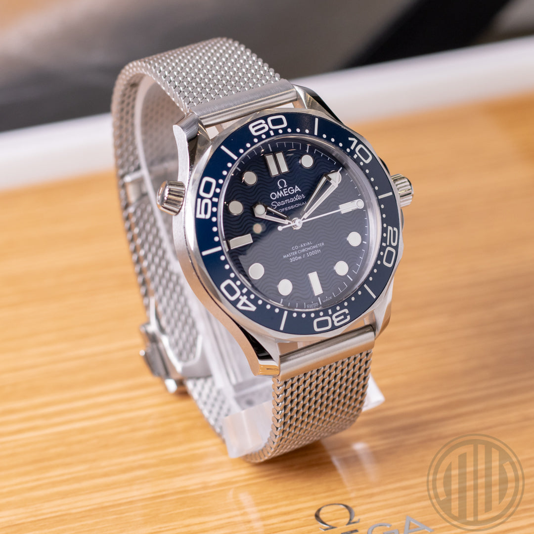 Omega Seamaster Diver 300 M | James Bond | Box and Papers | 2024