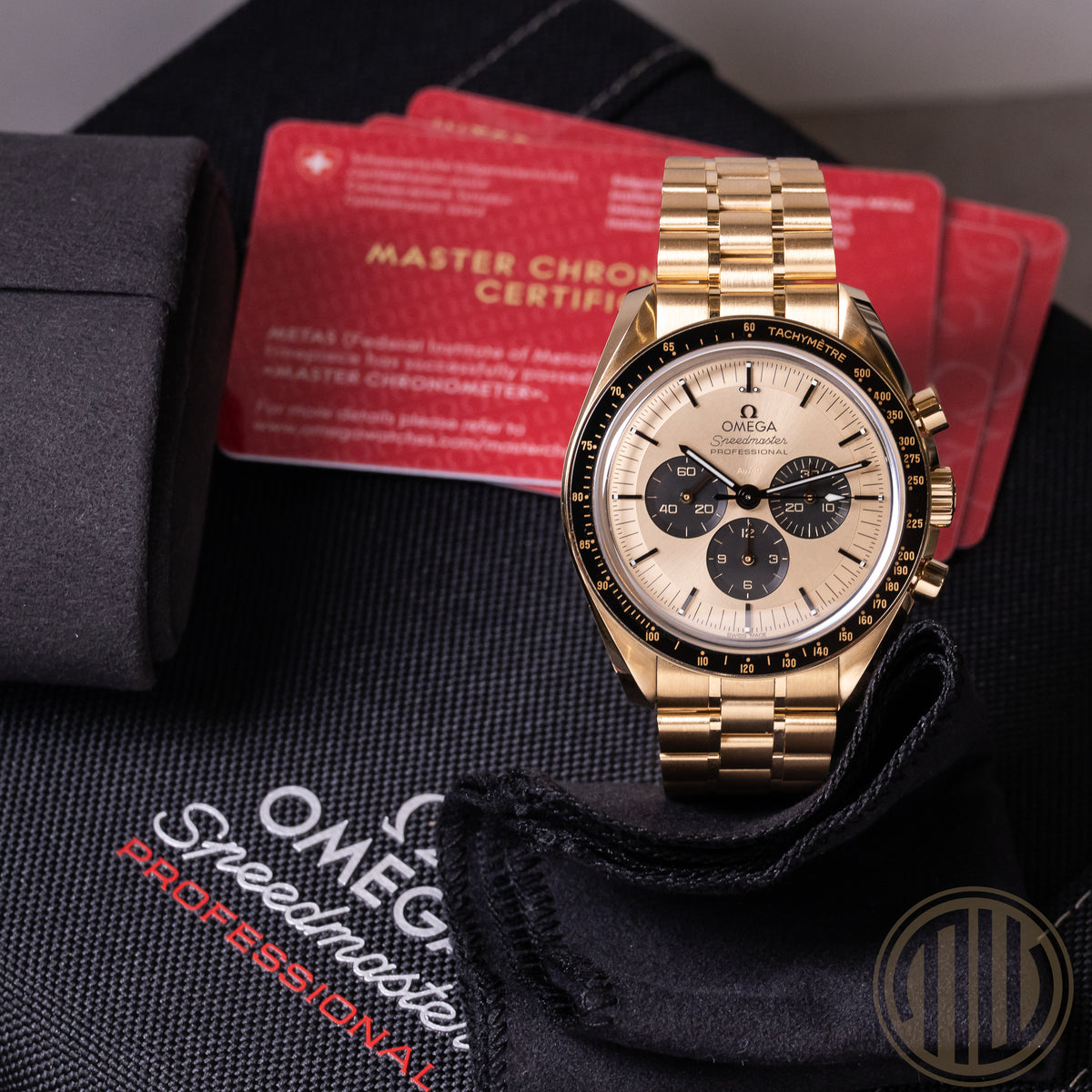 Omega Speedmaster Professional Moonwatch 18kt Yellowgold | Moonshine Gold | Box and Papers | 2024