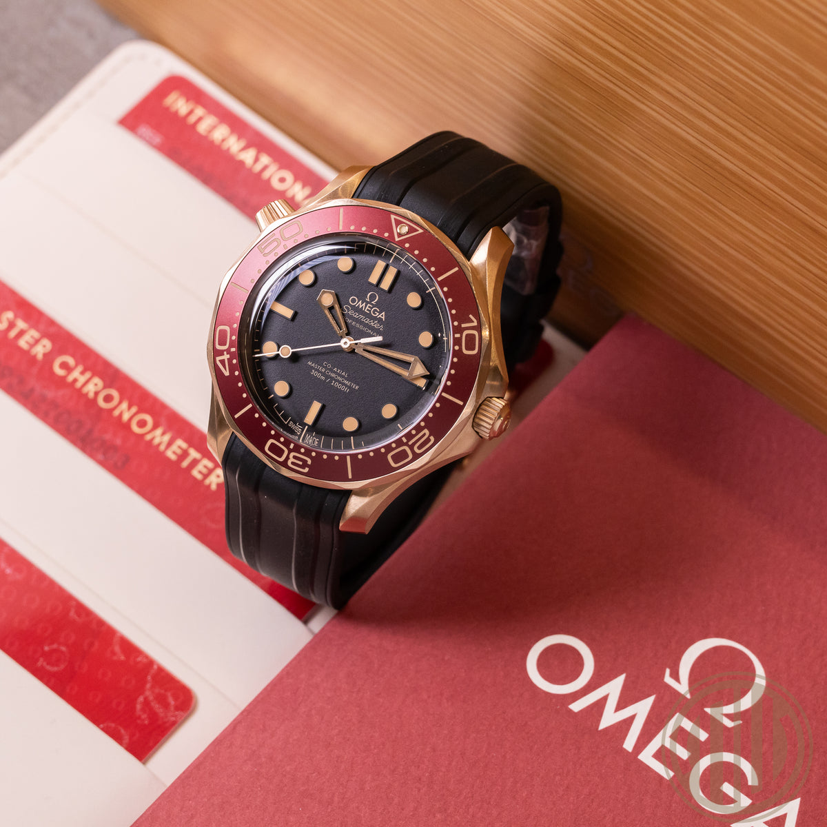 Omega Seamaster Diver 300 M Gold 42 Bronze-Gold | Kautschuk | Fullset | 2025