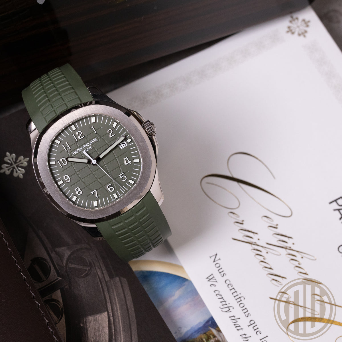 Patek Philippe Aquanaut Whitegold | Khaki-Green | Box and Papers | 2022 | 5168G