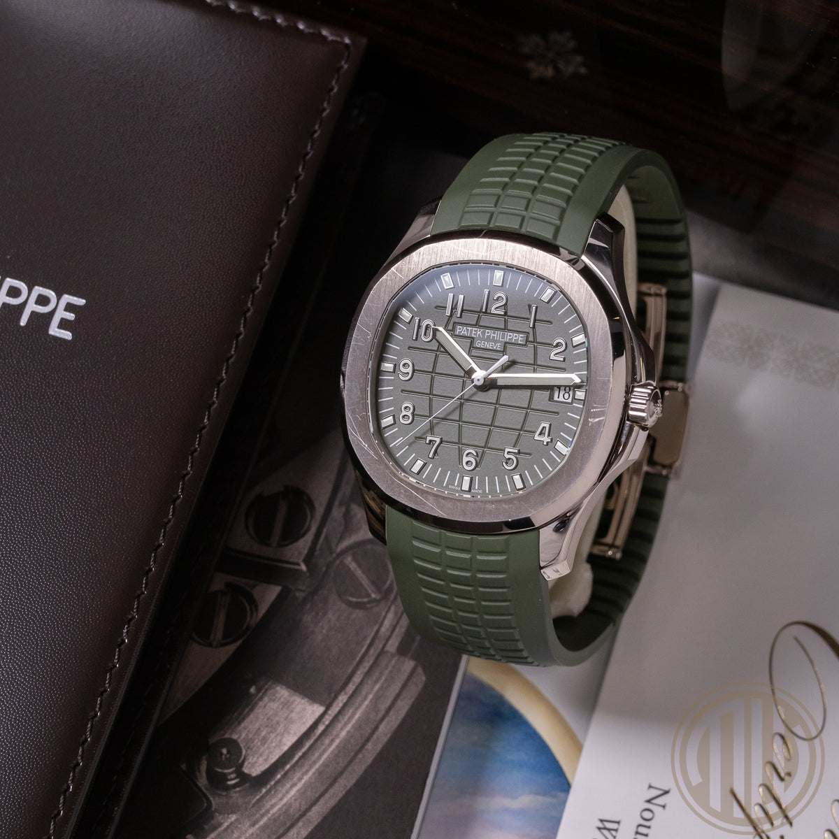 Patek Philippe Aquanaut Whitegold | Khaki-Green | Box and Papers | 2022 | 5168G
