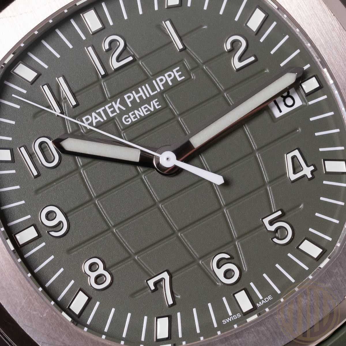 Patek Philippe Aquanaut Whitegold | Khaki-Green | Box and Papers | 2022 | 5168G