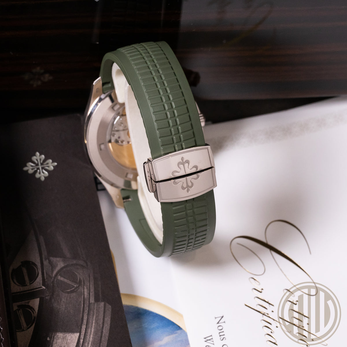 Patek Philippe Aquanaut Whitegold | Khaki-Green | Box and Papers | 2022 | 5168G