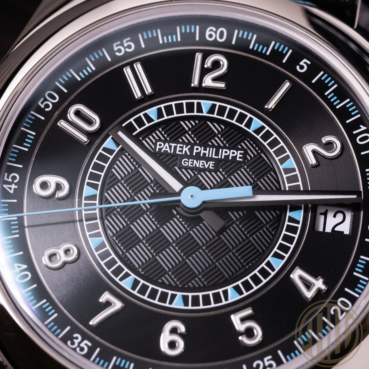 Patek Philippe Calatrava 40mm Blue Blue | Carbon Dial | 18kt Whitegold | Box and Papers | 2023