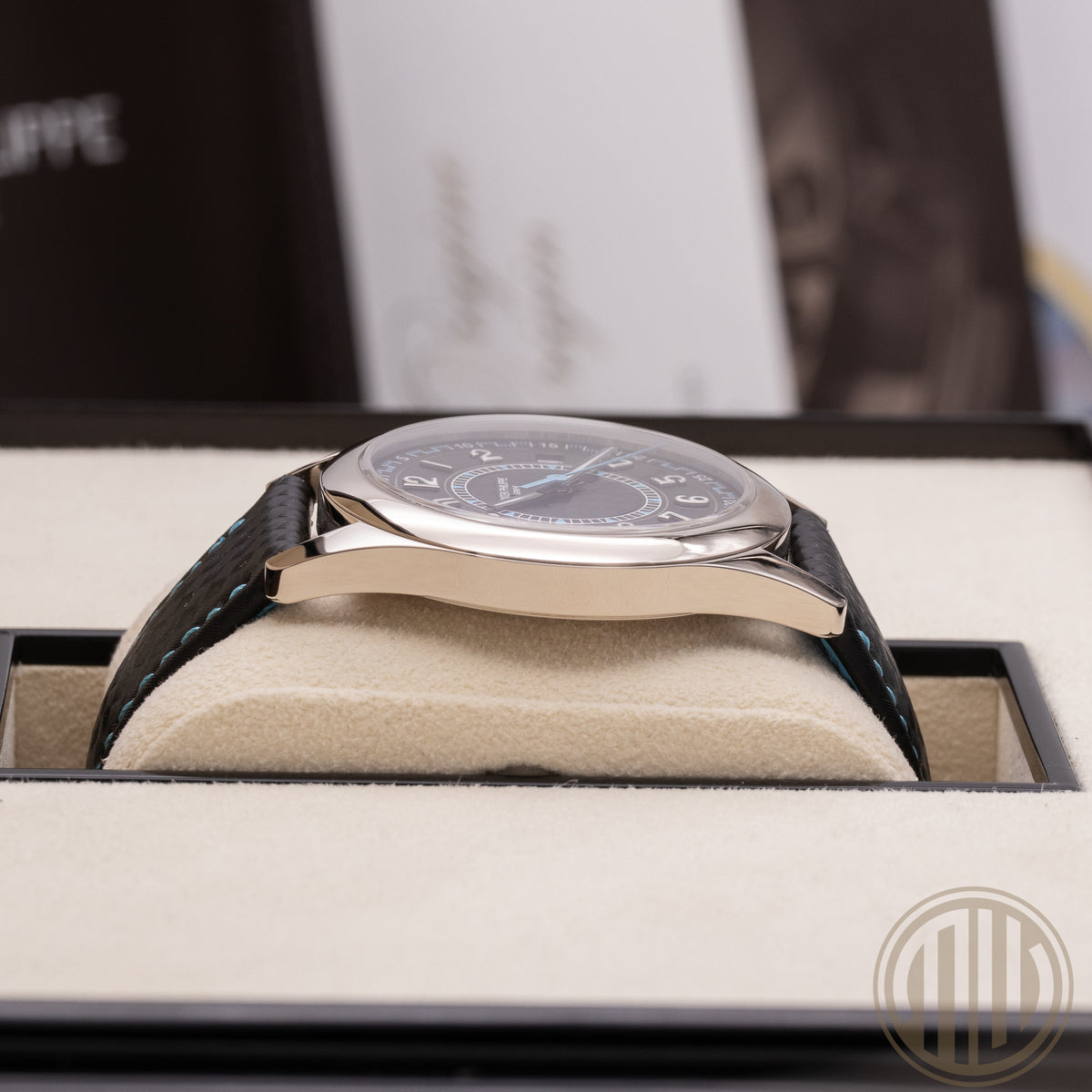Patek Philippe Calatrava 40mm Blue Blue | Carbon Dial | 18kt Whitegold | Box and Papers | 2023