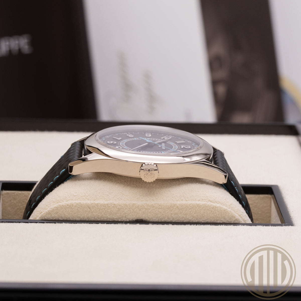 Patek Philippe Calatrava 40mm Blue Blue | Carbon Dial | 18kt Whitegold | Box and Papers | 2023