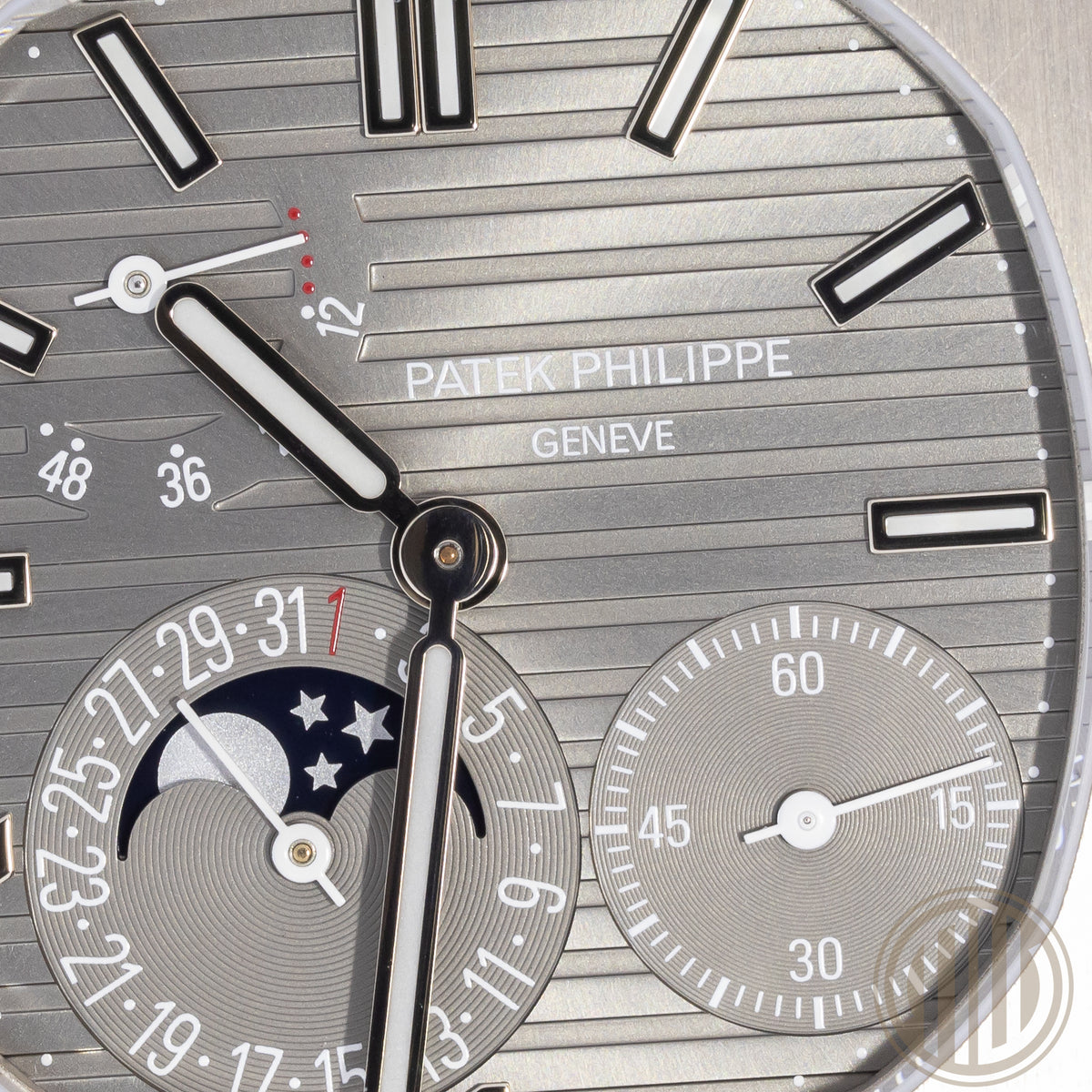 Patek Philippe Nautilus 18kt Whitegold | Moonphase | German Watch | Box and Papers