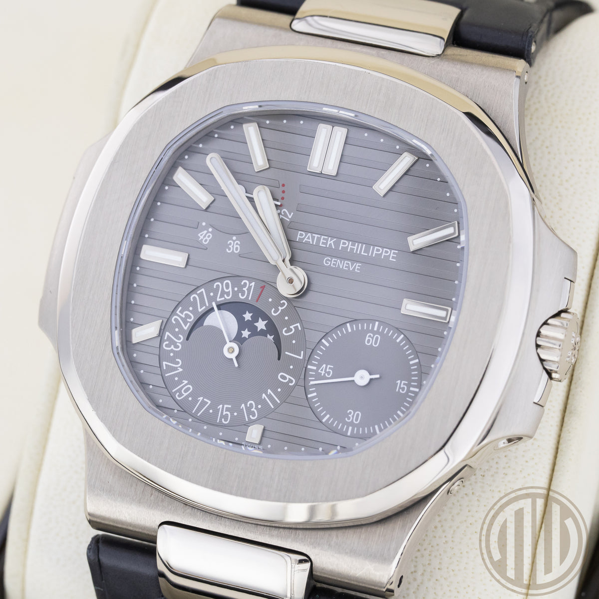 Patek Philippe Nautilus 18kt Whitegold | Moonphase | German Watch | Box and Papers