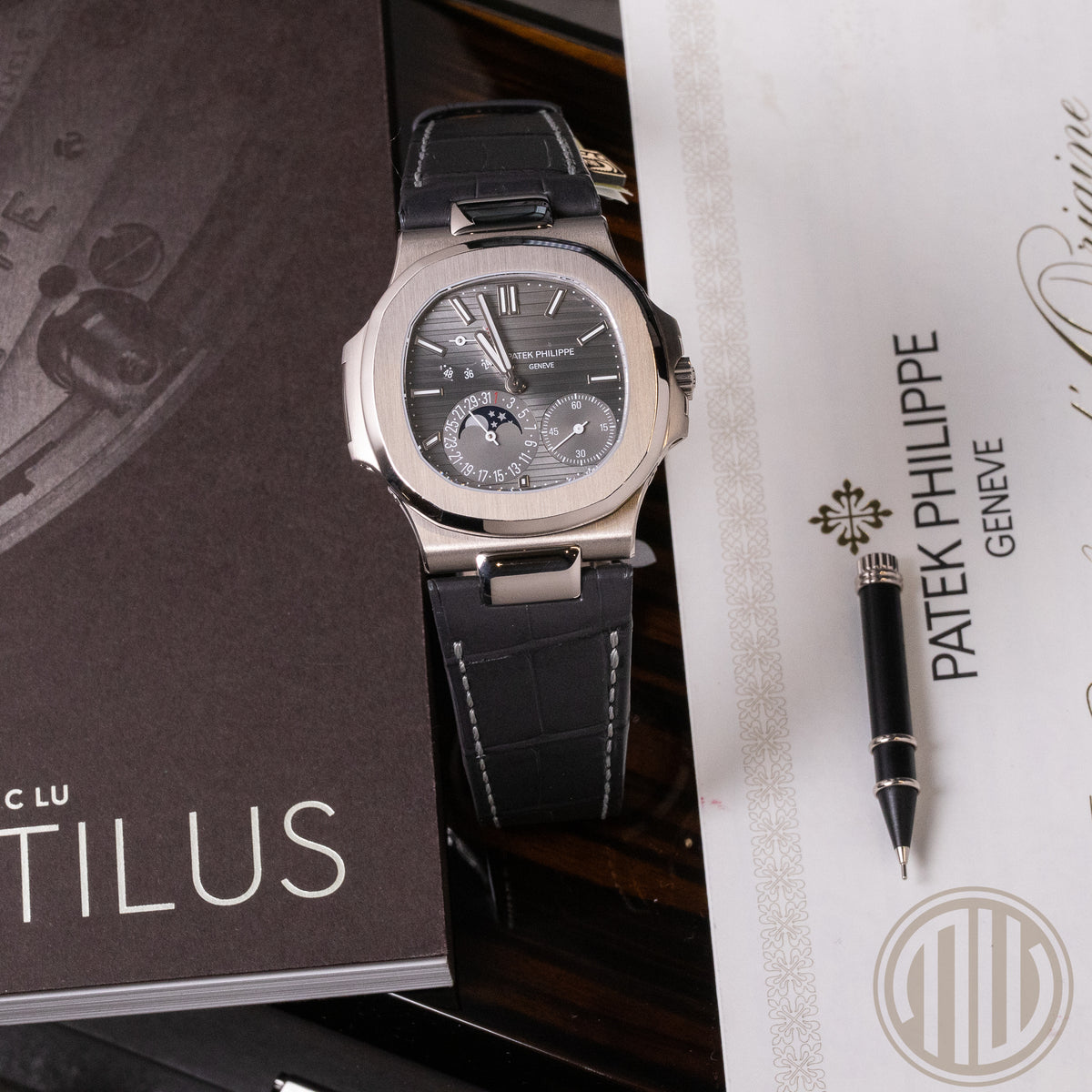 Patek Philippe Nautilus 18kt Whitegold | Moonphase | German Watch | Box and Papers