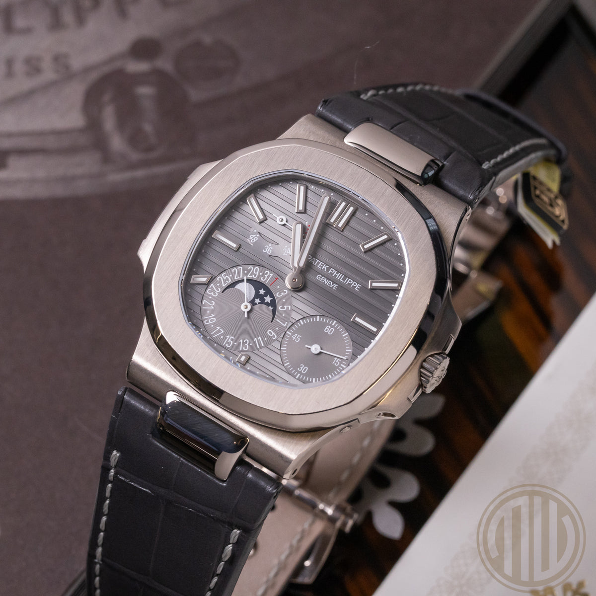 Patek Philippe Nautilus 18kt Whitegold | Moonphase | German Watch | Box and Papers