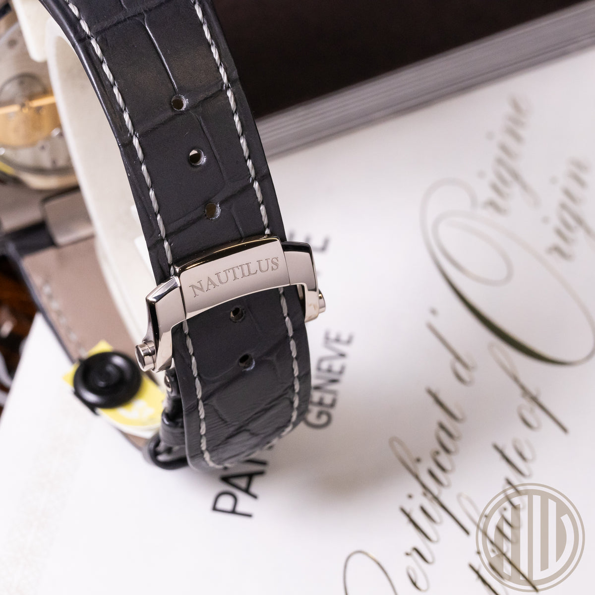 Patek Philippe Nautilus 18kt Whitegold | Moonphase | German Watch | Box and Papers