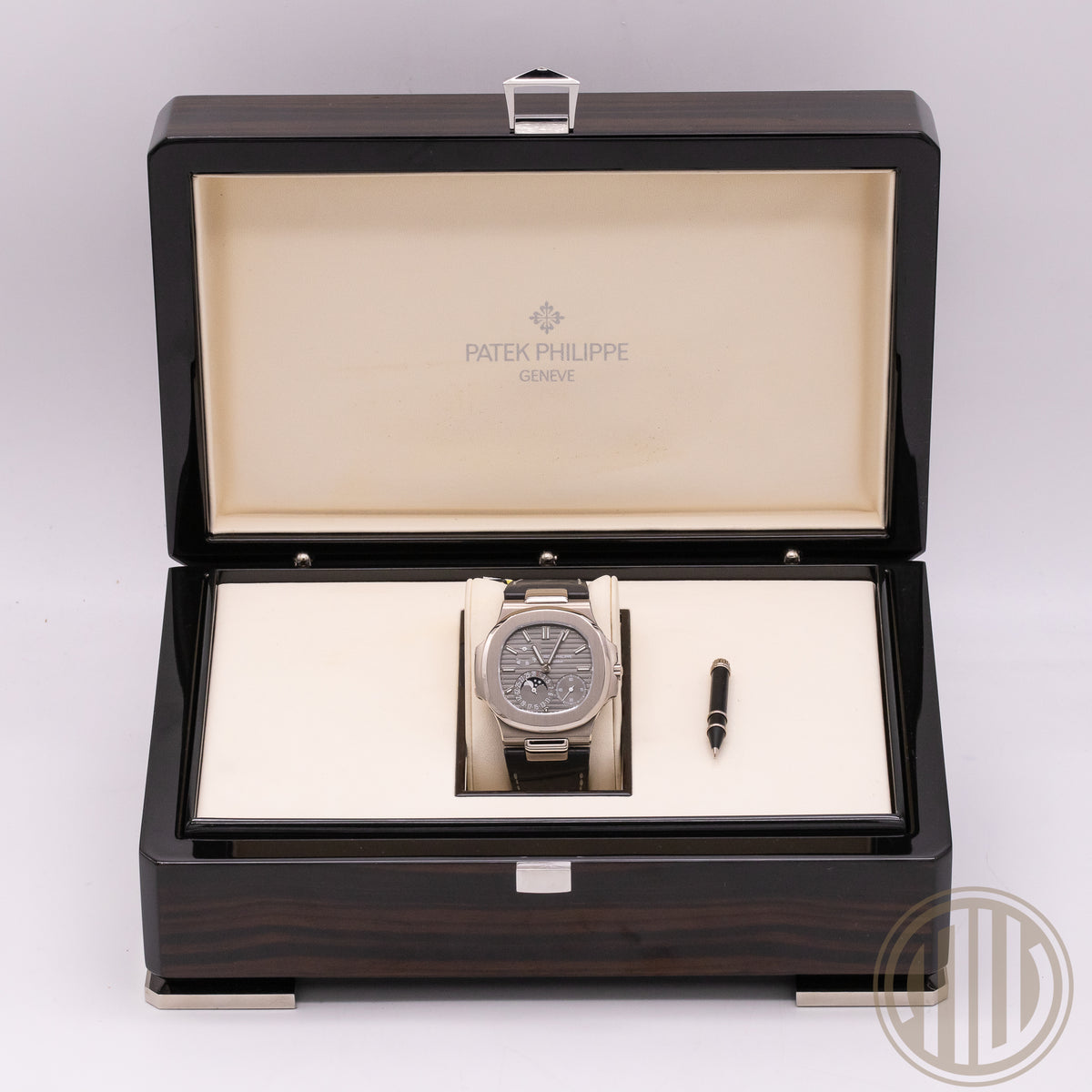 Patek Philippe Nautilus 18kt Whitegold | Moonphase | German Watch | Box and Papers