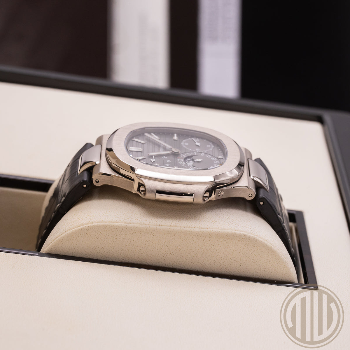 Patek Philippe Nautilus 18kt Whitegold | Moonphase | German Watch | Box and Papers