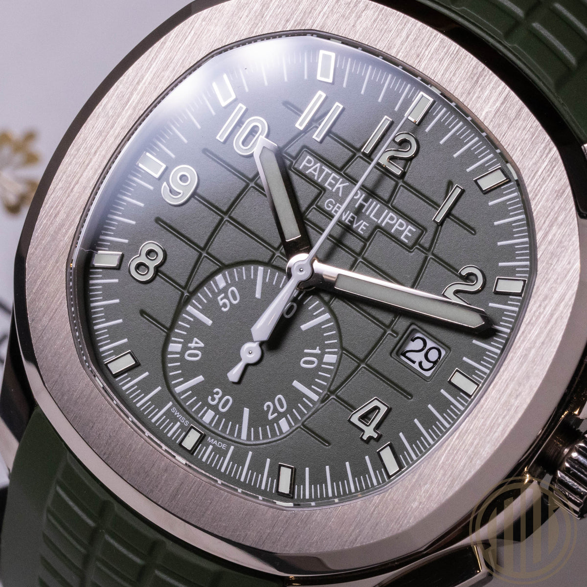 Patek Philippe Aquanaut Chronograph 18kt Whitegold | Khaki-Green | Box and Papers | 2024
