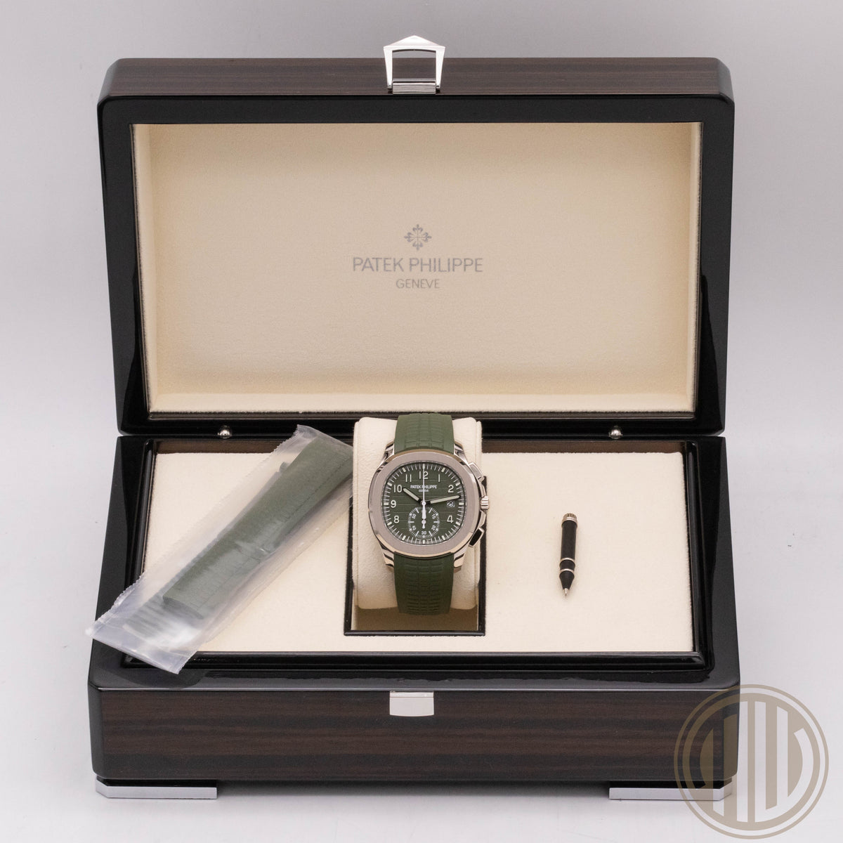 Patek Philippe Aquanaut Chronograph 18kt Whitegold | Khaki-Green | Box and Papers | 2024