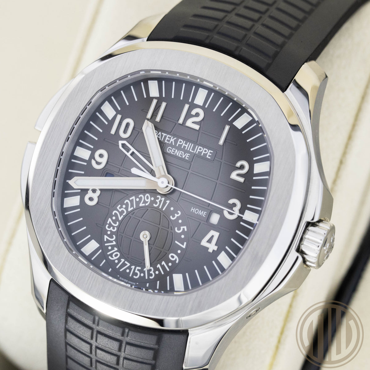 Patek Philippe Aquanaut Travel Time | Uncut-Strap | Top Condition | Box and Papers