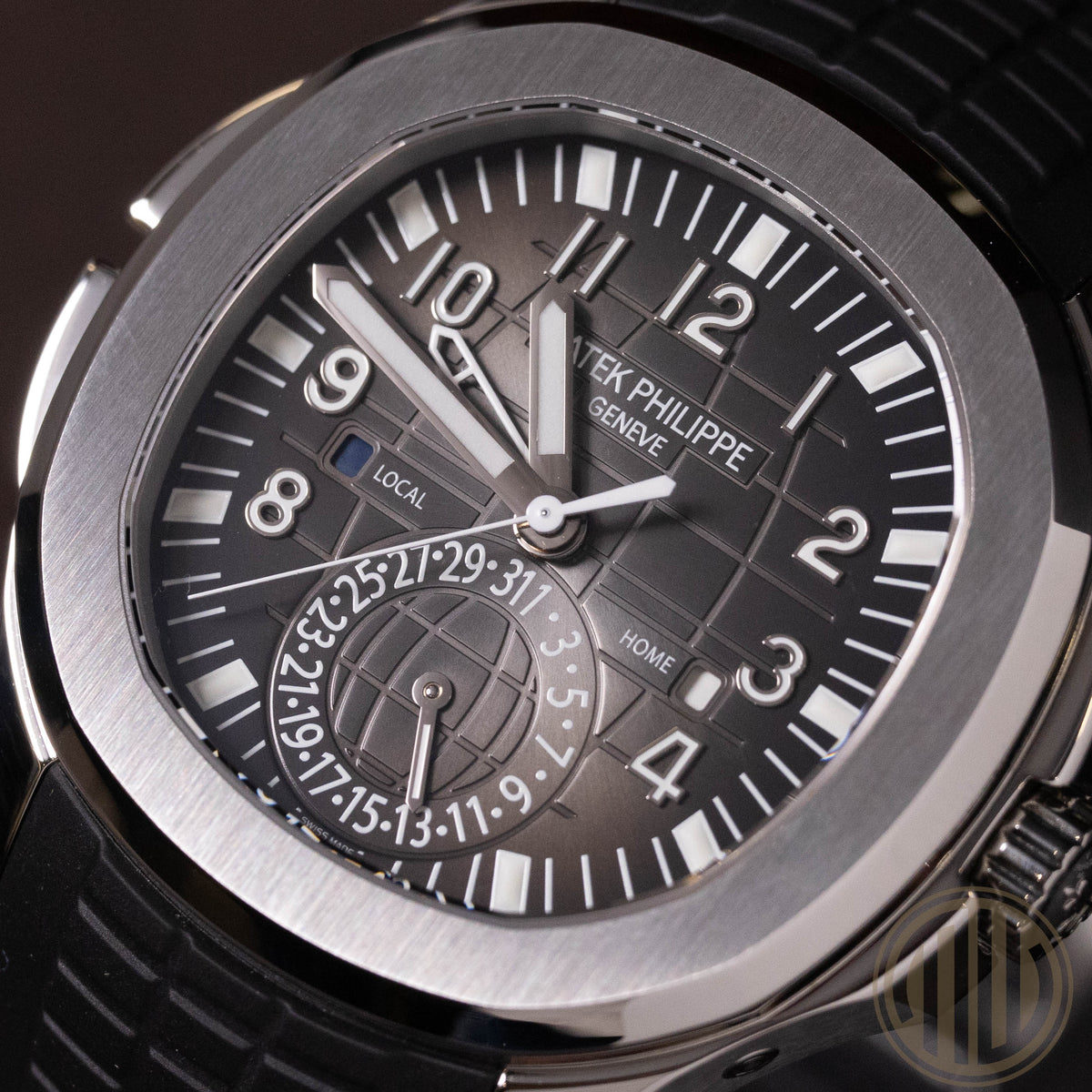 Patek Philippe Aquanaut Travel Time | Uncut-Strap | Top Condition | Box and Papers