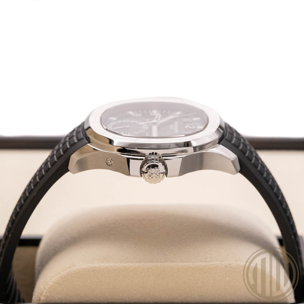 Patek Philippe Aquanaut Travel Time | Uncut-Strap | Top Condition | Box and Papers