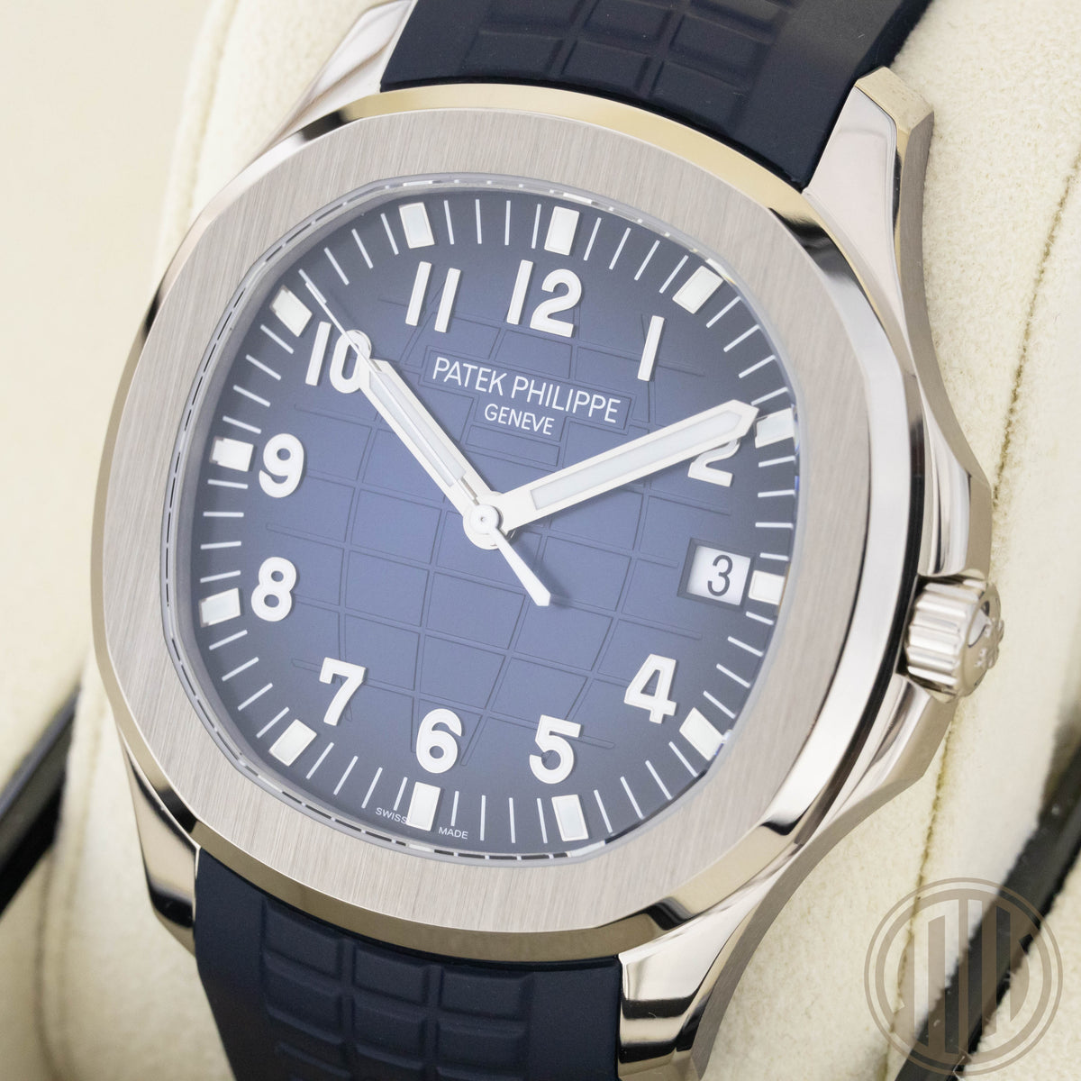 Patek Philippe Aquanaut Blue Dial | 18kt Whitegold | German Watch | Box and Papers