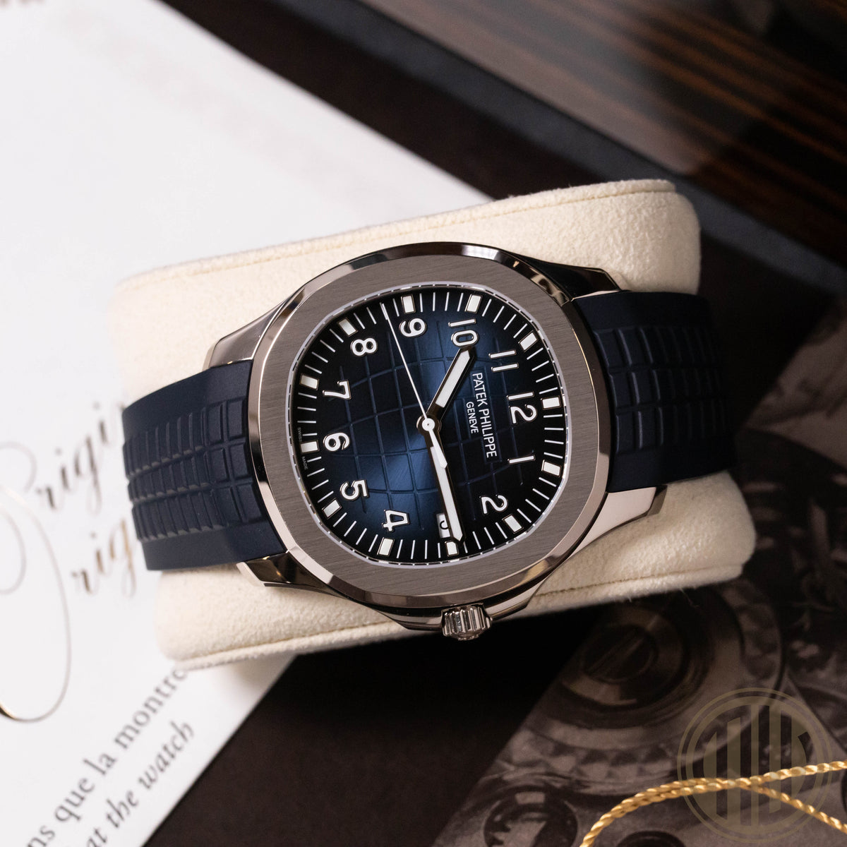 Patek Philippe Aquanaut Blue Dial | 18kt Whitegold | German Watch | Box and Papers