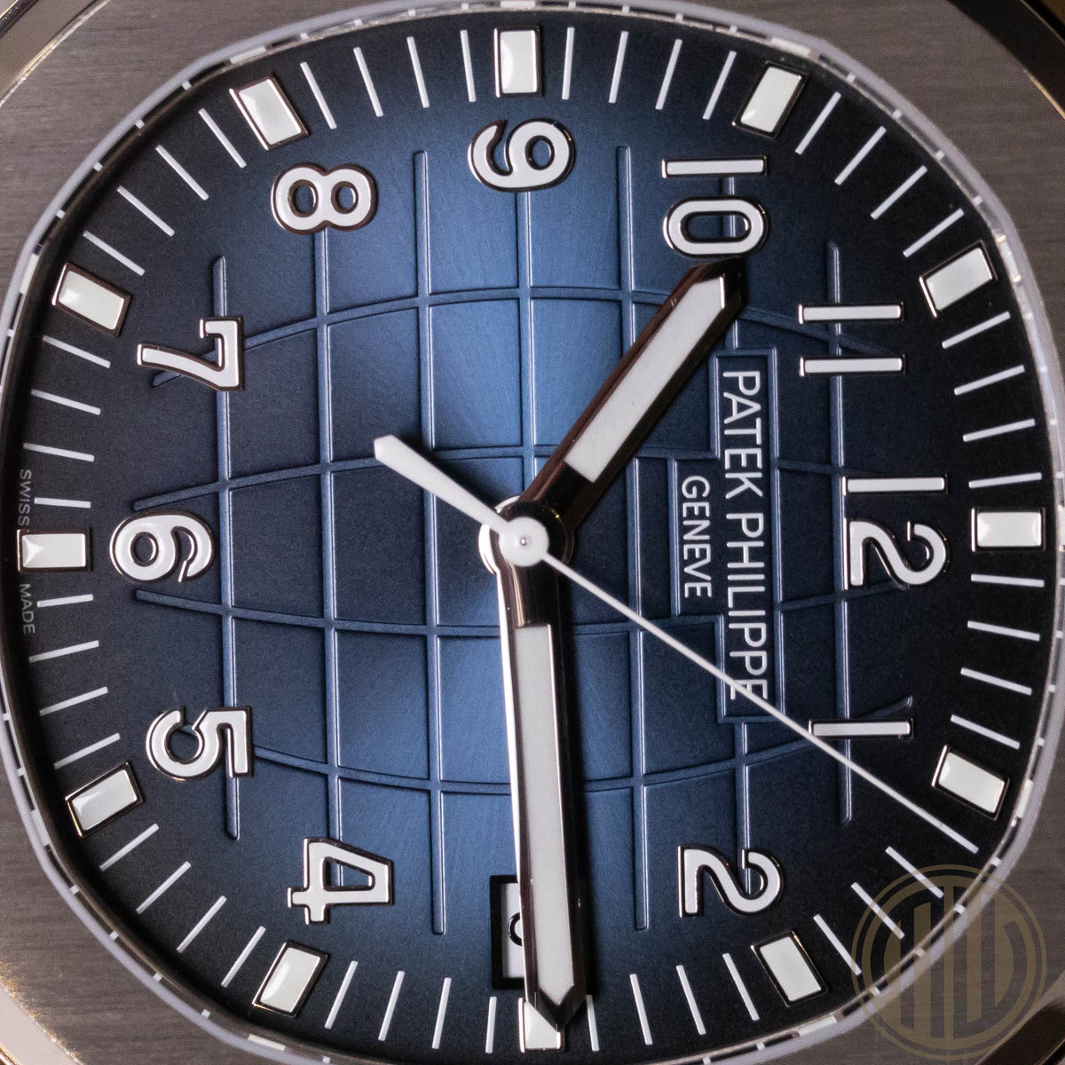 Patek Philippe Aquanaut Blue Dial | 18kt Whitegold | German Watch | Box and Papers