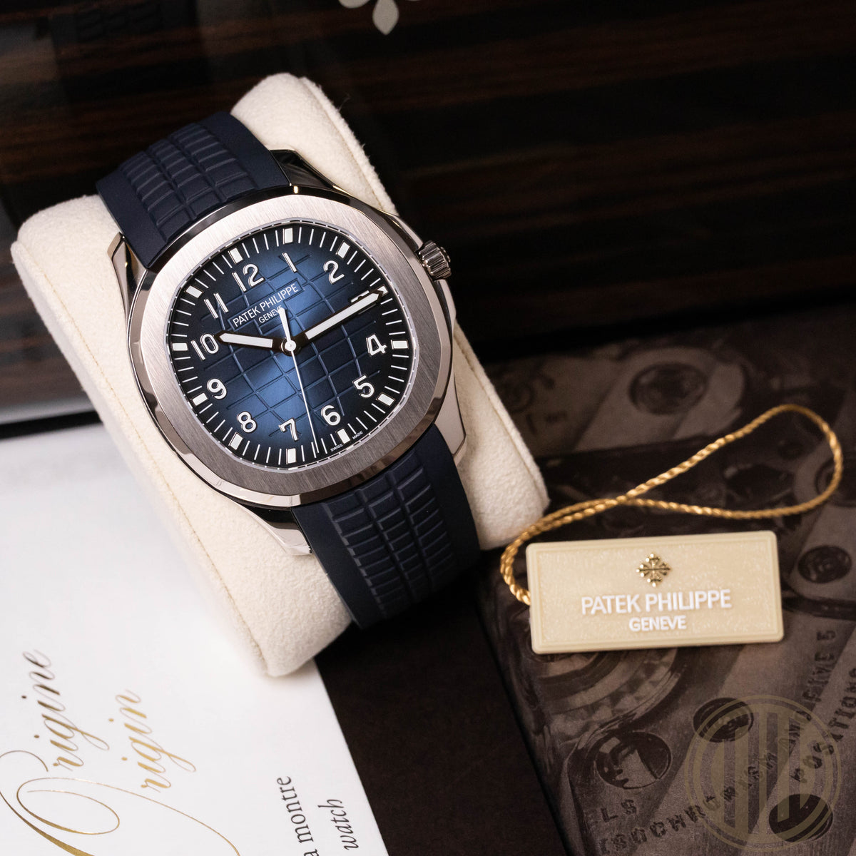 Patek Philippe Aquanaut Blue Dial | 18kt Whitegold | German Watch | Box and Papers