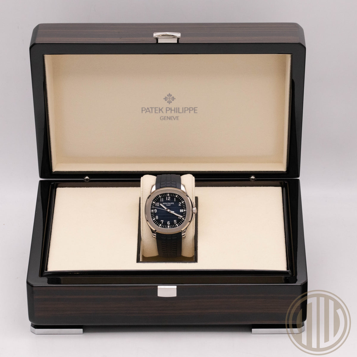 Patek Philippe Aquanaut Blue Dial | 18kt Whitegold | German Watch | Box and Papers