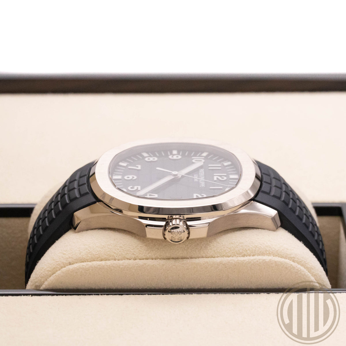 Patek Philippe Aquanaut Blue Dial | 18kt Whitegold | German Watch | Box and Papers
