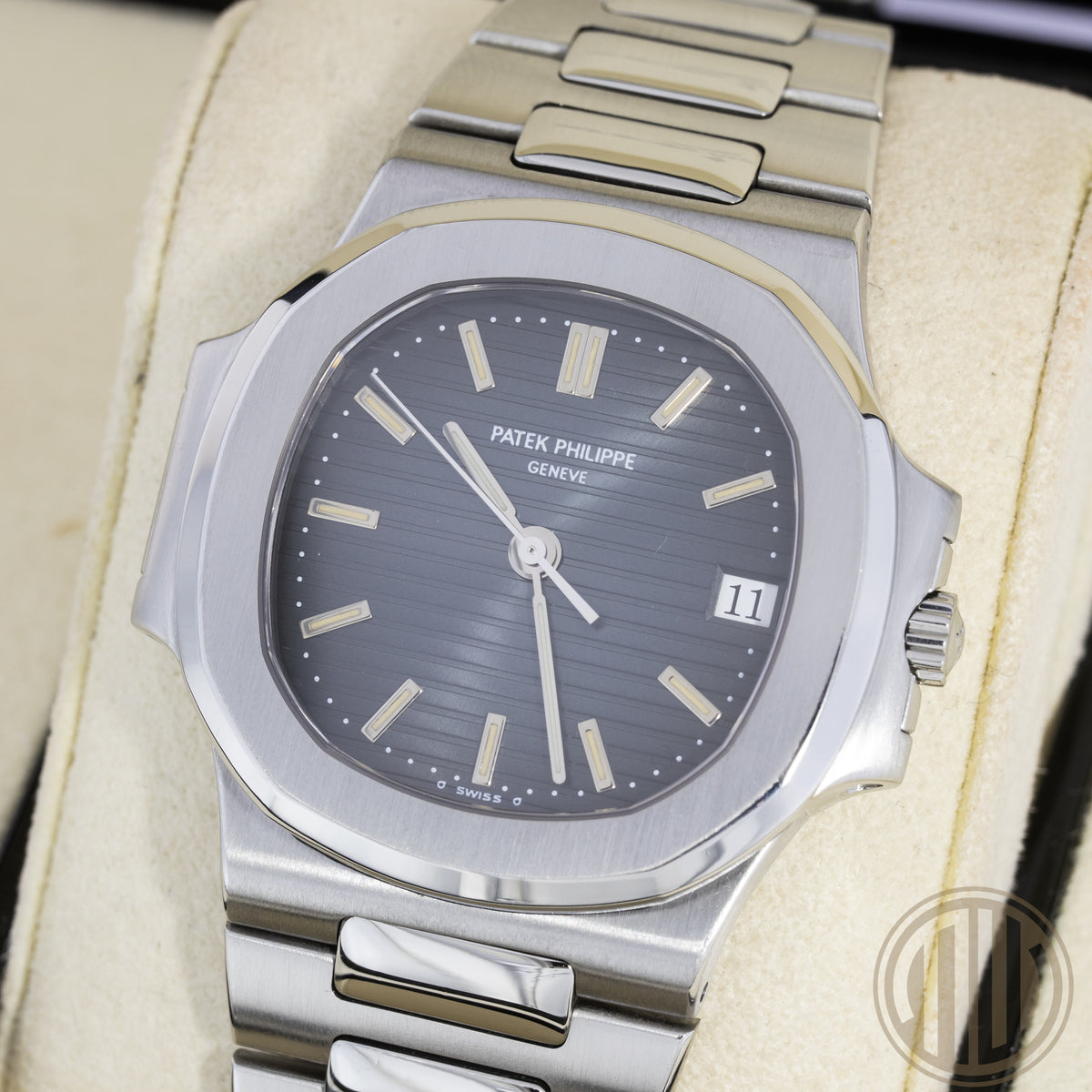 Patek Philippe Nautilus | Blue Dial | Steel | Extract from Archiv | Box | 1997 | 3800/1