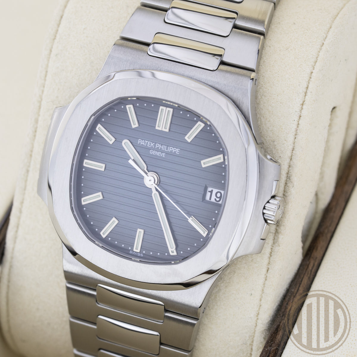 Patek Philippe Nautilus Blue Dial | New Patek Service | Box and Papers | 2008 | 5800