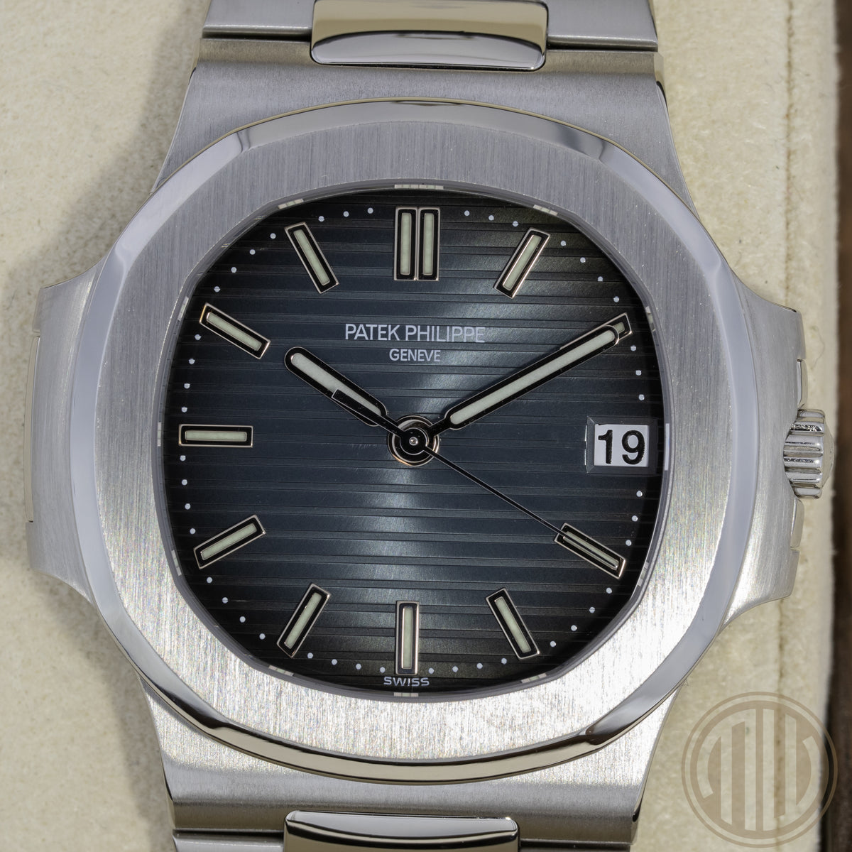 Patek Philippe Nautilus Blue Dial | New Patek Service | Box and Papers | 2008 | 5800